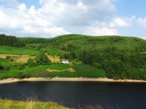 5 Bedroom Offgrid Lake View Cottage in the Cambrian Mountains, Wales
